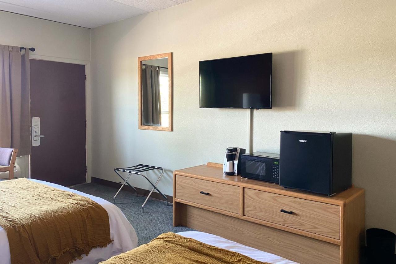 The Benson Motel - Benson, Mn - Us-12 Hwy エクステリア 写真